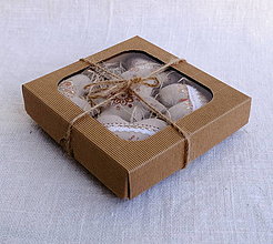 Dekorácie - Vianočné dekorácie - sady z bieleho saténu (krabička s okienkom - bez dekorácií) - 14981439_