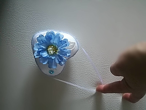 Dekorácie - Srdiečko s modrou kvetinkou - 14985943_