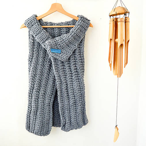 Vesty - Izzy vesta s brošňou (alpaka/vlna) - 14993128_
