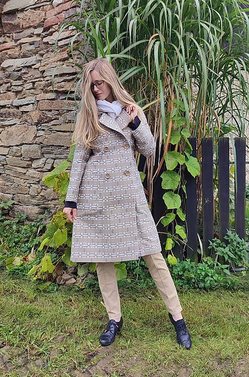 Bundy a kabáty - ELEGANTNÍ BÉŽOVÝ KABÁT SE VZORKEM - SLEVA  30% - 14989041_