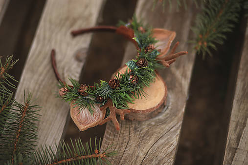 Vianočná kvetinová čelenka s parôžkami sobík/srnček  (Les (šišky a čečina))