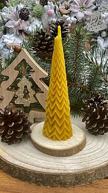 Sviečky - Sviečky z včelieho vosku (Rozprávkový vianočný stromček 14,5x4 cm) - 14998753_