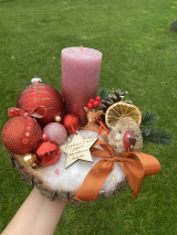 Svietidlá a sviečky - Vianočný svietnik na drevenom pniku s vlastným gravirovanym venovanim podla zelania - 15003976_