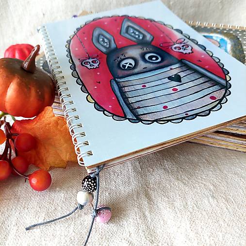 zľava 15% Spooky zajko - holografický handmade skicárikA5