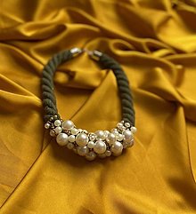 Náhrdelníky - Pošitý perličkami – khaki - 15007361_