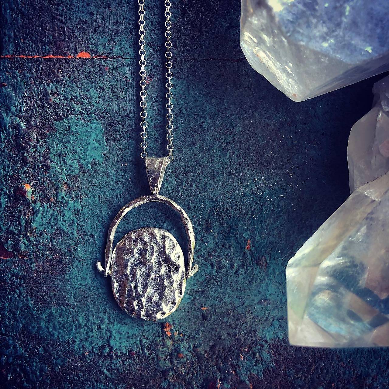 Strieborný prívesok s textom na želanie