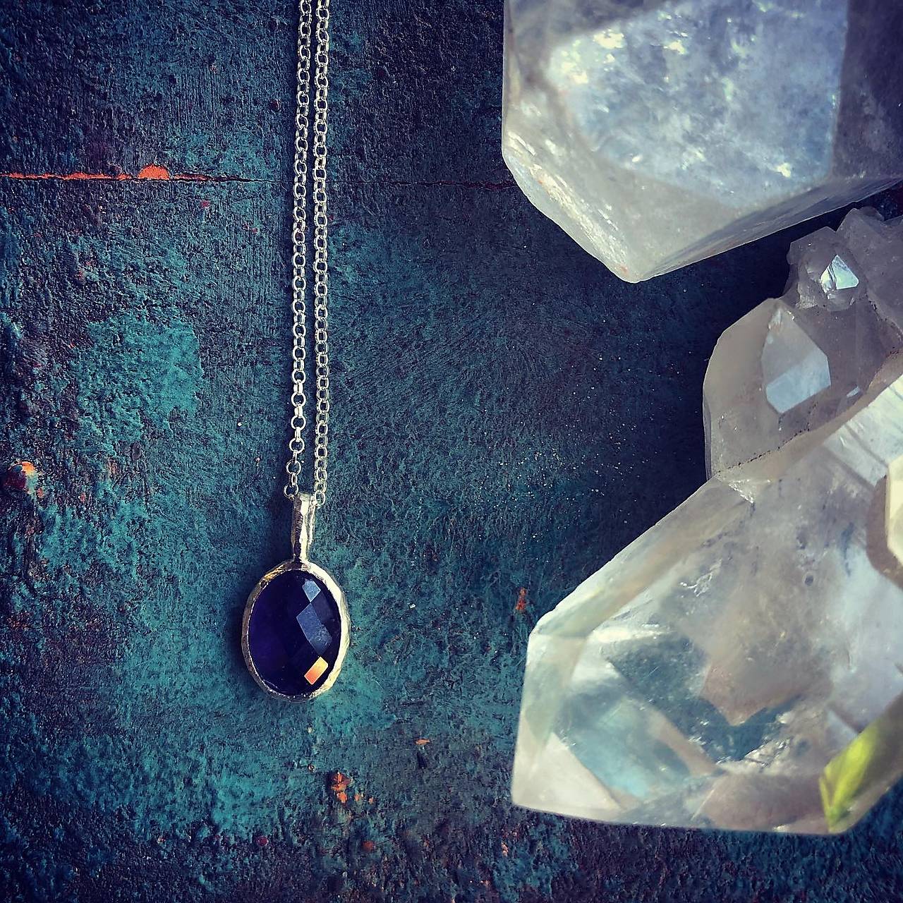 Strieborný prívesok s ametystom