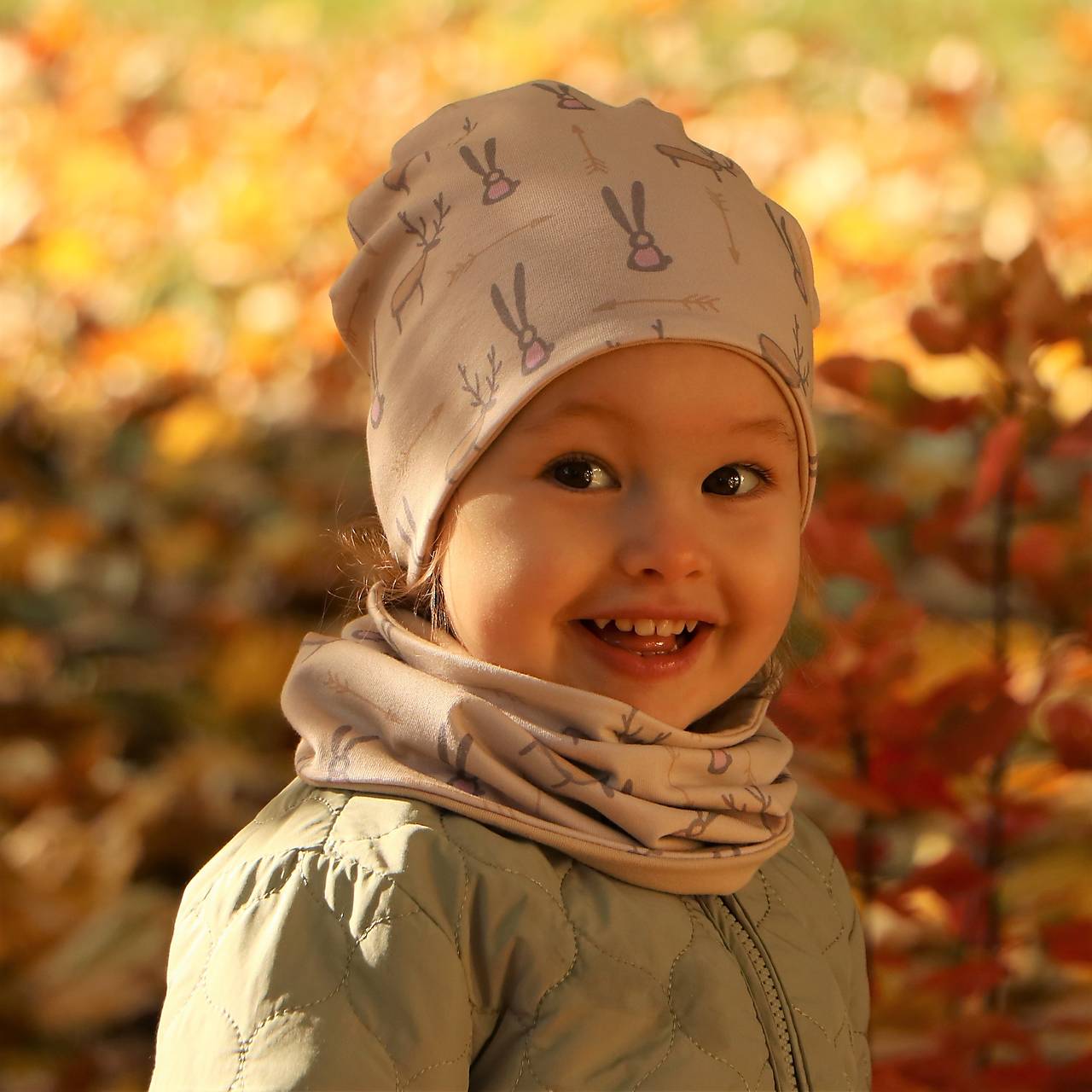 Zajac a sob úpletová čiapka, nákrčník alebo set