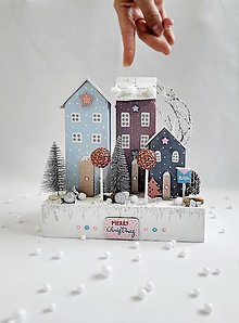 Dekorácie - Vianočná dekorácia ,,Pastelové domčeky,, - 15020993_