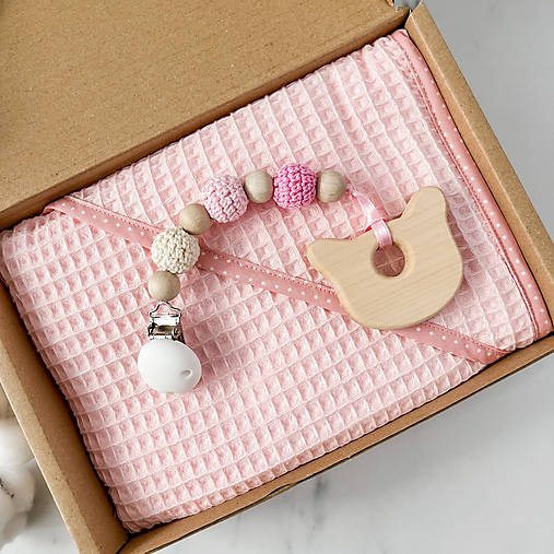 Detský textil - Krabička k narodeniu bábätka - ružová (S hryzadielkom s klipom) - 15021388_