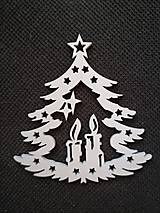 Dekorácie - Vianočná biela ozdoba na stromček z preglejky stromček - 15024355_