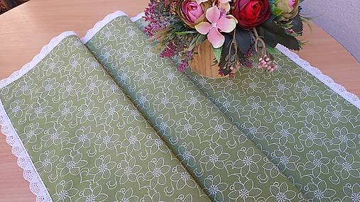 Úžitkový textil - Obrus s čipkou biele kvety na zelenej (70×70cm) - 15027027_