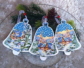 Dekorácie - Vianočné zvončeky - Zimná krajinka s kostolíkom a vločkami - 15026263_