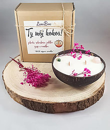 Sviečky - Sójová sviečka v kokosovom orechu (jahodovo-rebarborový džem) - 15027806_