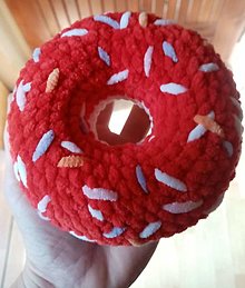 Hračky - Donut | háčkovaný plyšák (Jahodový donut s rolničkou (15cm)) - 15028498_