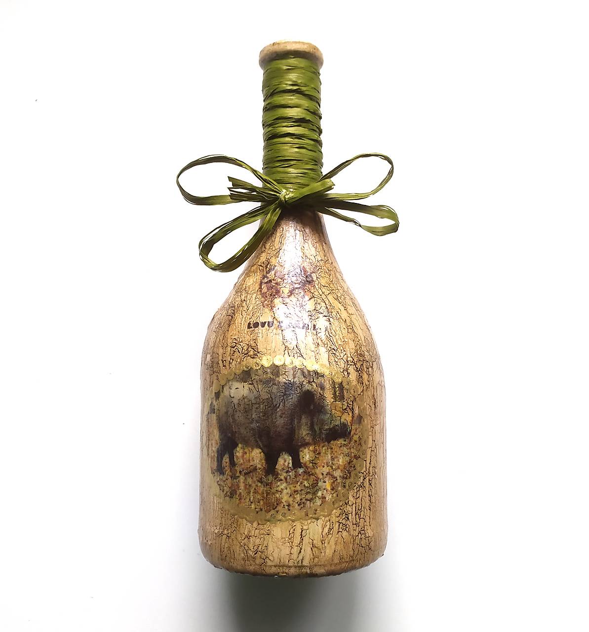 Víno v dekorovanej flaši, poľovnícky motív