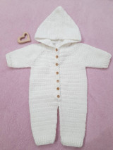 Detské oblečenie - Háčkovaný overal pre bábätko - 15035703_