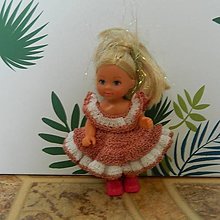 Hračky - háčkované a šité šatičky  pre 11 cm bábiku Evičku (Bieloružové šaty) - 15033302_