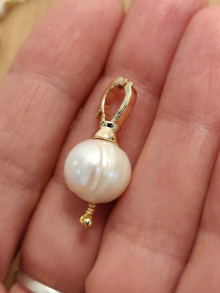 Náhrdelníky - Prívesok riečna perla (Sólo perla - dĺžka 2,7 cm) - 15036104_