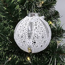 Dekorácie - Luxusná vyšívaná vianočná guľa, vzor1 (Strieborno biela) - 15038626_