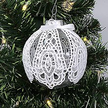 Dekorácie - Luxusná vyšívaná vianočná guľa, vzor4 (Strieborno biela) - 15038728_
