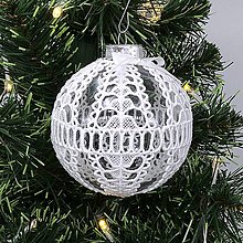 Dekorácie - Luxusná vyšívaná vianočná guľa, vzor 7 (Strieborno biela) - 15038766_