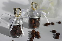 Dekorované prázdne mini fľaštičky na kávičku  pre svadobčanov