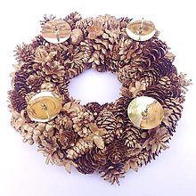 Dekorácie - Zlatý šiškový adventný veniec - 15046662_