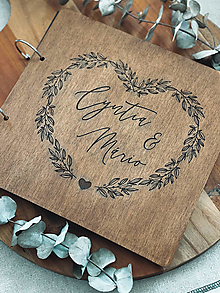 Papiernictvo - Svadobná kniha hostí, drevený fotoalbum - srdce, personalizovaný - 15050675_