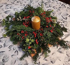 Dekorácie - Živý vianočný veniec na zavesenie/ ikebana na stôl - 15054924_