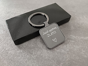 Kľúčenky - Kovový prívesok na kľúče / kľúčenka s gravírovaním textom: Jazdi opatrne, ZLATO. (srdce) - 15057196_