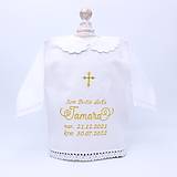 Detské oblečenie - Zlato biela košieľka na krst s ornamentovým srdiečkom a krížikom s čipkovým lemovaním - 15058546_