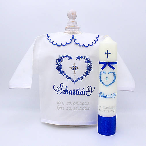 Detské oblečenie - Košieľka na krst s krásnym ornamentovým srdiečkom v kráľovskej modrej (set košieľka + sviečka + darčeková krabica) - 15058511_