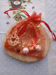 Dekorácie - Vianočný drevený SNEHULIAK - ozdoba na stromček (Darčekové balenie - organzové vrecko) - 15059469_