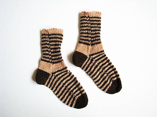  - -50% Hnedé prúžkované ponožky - 15057820_
