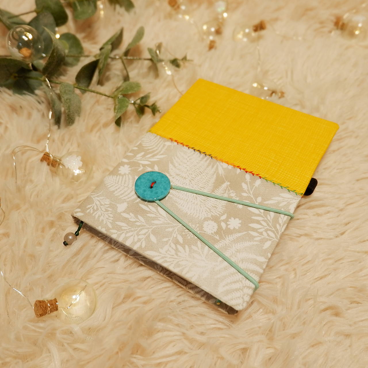 Diár  na rok 2026 TÝŽDENNÝ (A6 týždenný - Žltá s prírodným papradím)