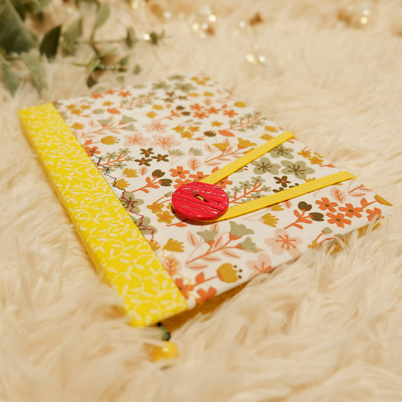 Diár  na rok 2026 TÝŽDENNÝ (A6 týždenný - Žltá s kvietkami)