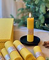 Sviečky - Ručne točená sviečka z medzistienky 100% včelí vosk - 15067051_