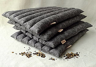 Úžitkový textil - FILKI sedák plnený šupkami (sivá s ornamentom) - 15066737_
