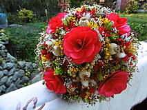 Dekorácie - Kytica z červených drevených ruží - 15068900_