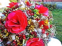 Dekorácie - Kytica z červených drevených ruží - 15068907_