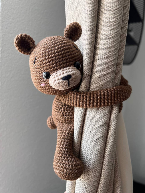 Detské doplnky - Háčkovaný Macko na záves  (Hnedá) - 15069163_