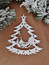 Dekorácie - Vianočná biela ozdoba na stromček z preglejky stromček - 15075523_