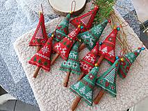 Dekorácie - Výpredaj! Vyšívané vianočné ozdoby Škoricovy stromček Jeleňe - 15072984_