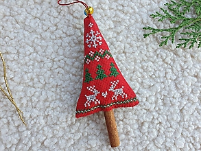 Dekorácie - Výpredaj! Vyšívané vianočné ozdoby Škoricovy stromček Biele jelene - 15075654_