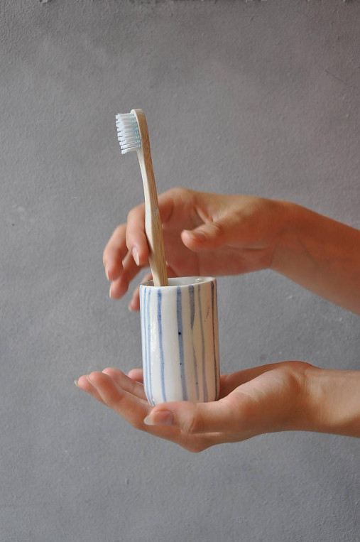 Váza, hrnček, pohár na zubnú kefku  (modré prúžky)