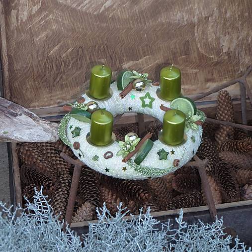 Dekorácie - adventný veniec biela + zelená - 15088448_