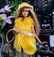 Hračky - Žltá kožušinová vesta pre Barbie - 15090718_