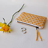 Peňaženky - Ručne vyšívaná elegantná peňaženka - mustard yellow - 15089981_