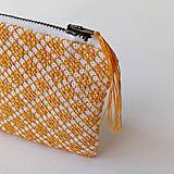 Peňaženky - Ručne vyšívaná elegantná peňaženka - mustard yellow - 15089983_